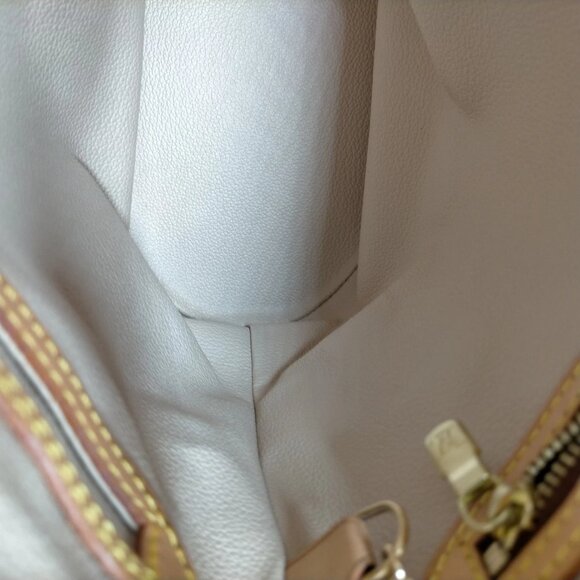 Authentic Louis Vuitton Bucket PM Monogram Tote Bag w/ Pouch - Picture 13 of 16